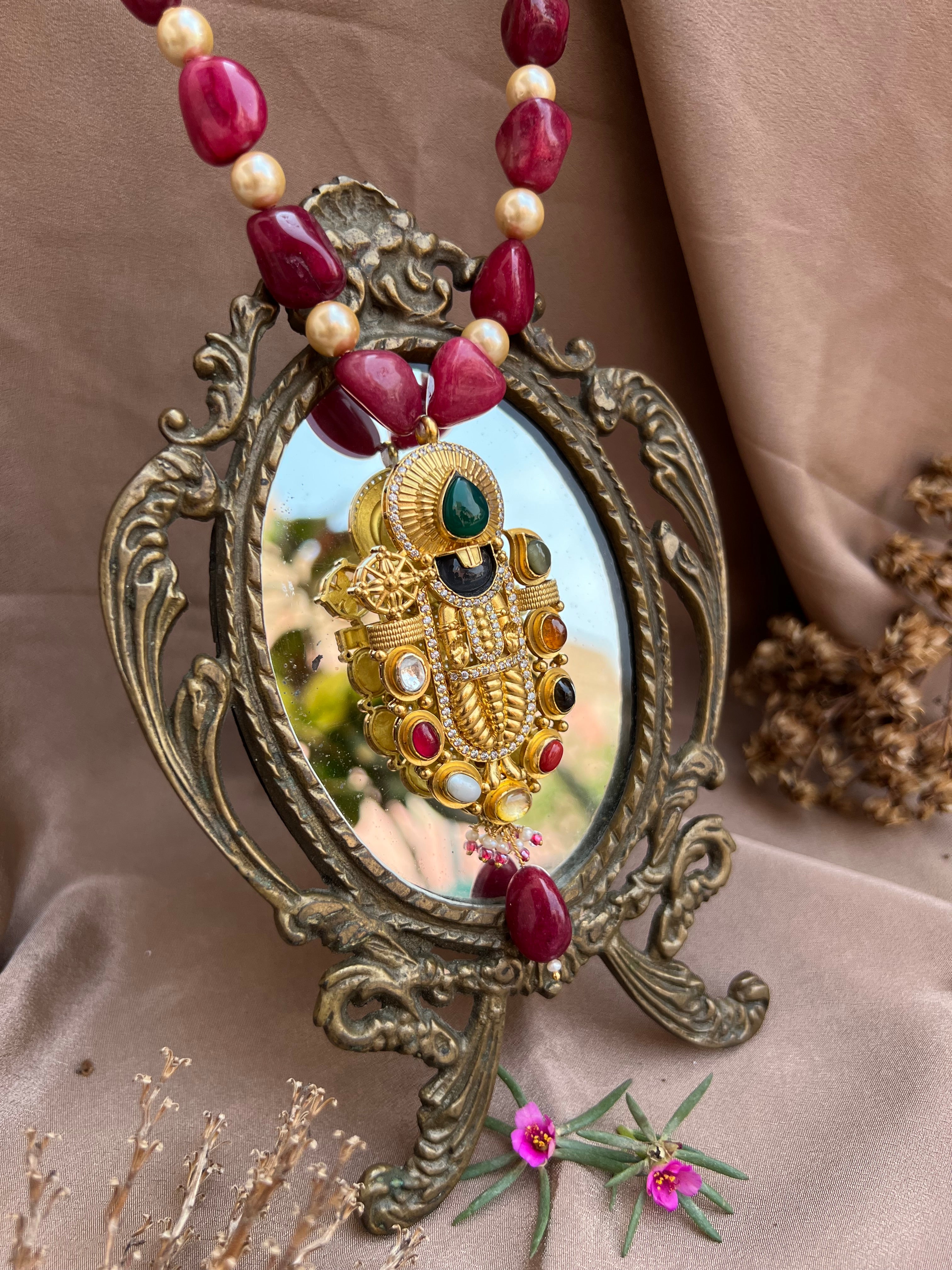 Navarathna studded Balaji pendant.